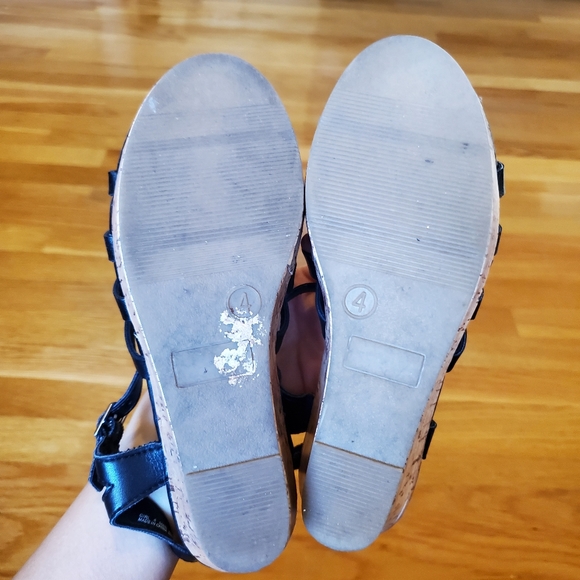 So Maple Black Sandals - Picture 3 of 4